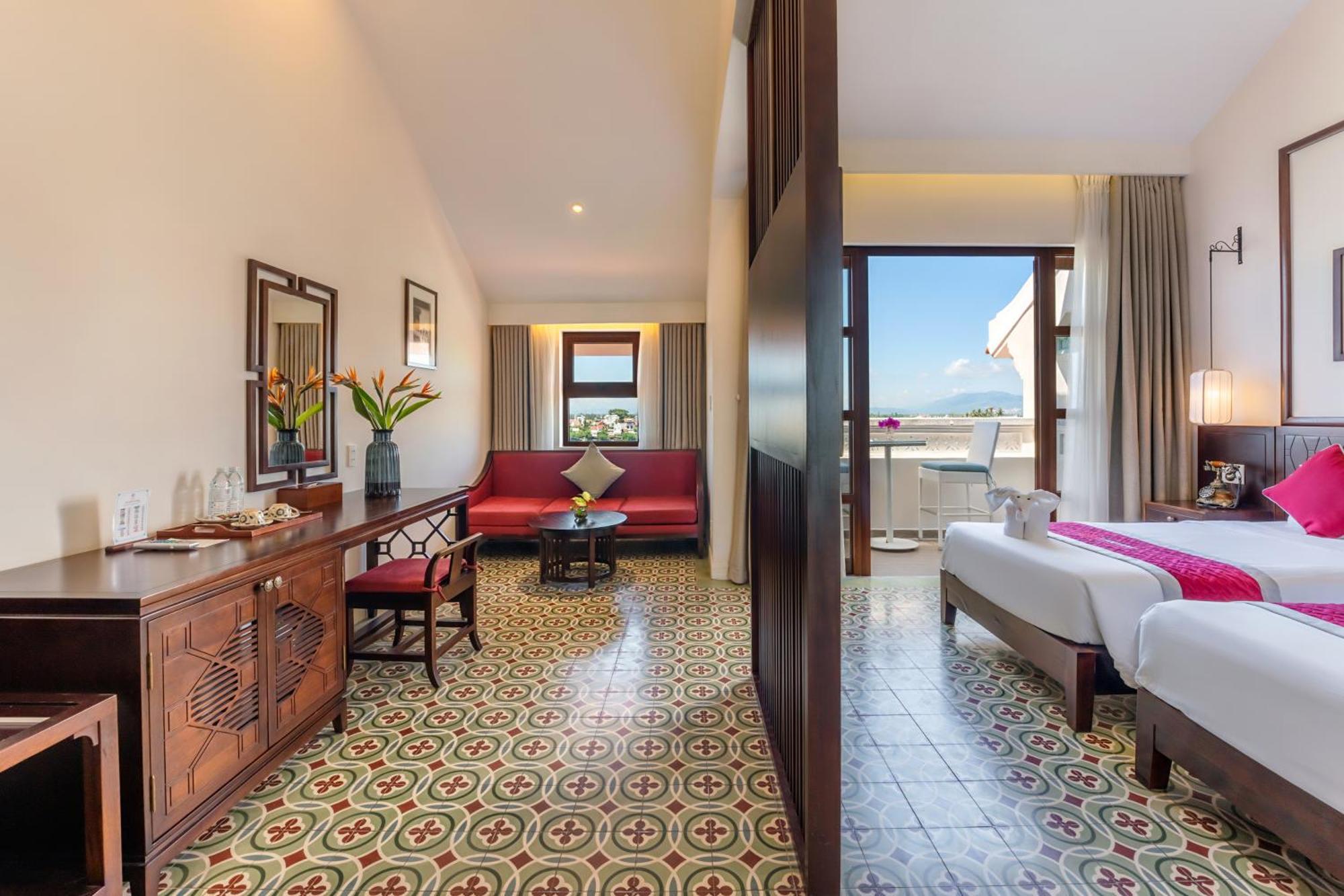 Executive Suite,1554522625:JPEG